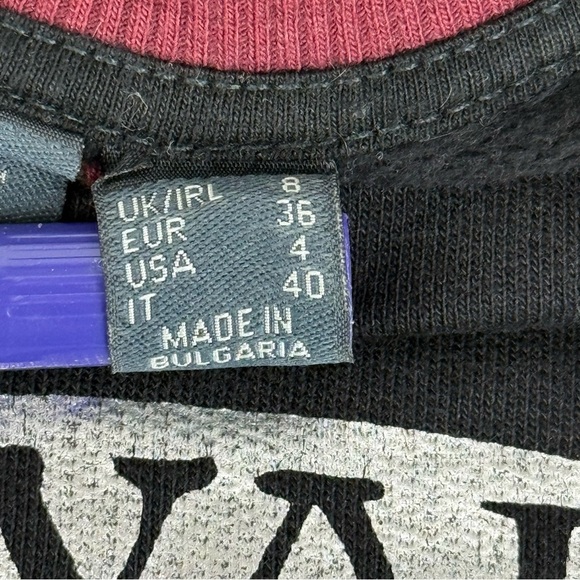 MWOT Harry Potter Hogwarts Crest Black Sweatshirt Size 4 (S) - Picture 8 of 9